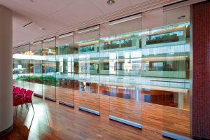 hufcor-glasswall-panels-at-institute-of-discovery